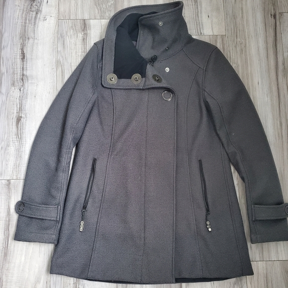 Lululemon jacket - Picture 4 of 10